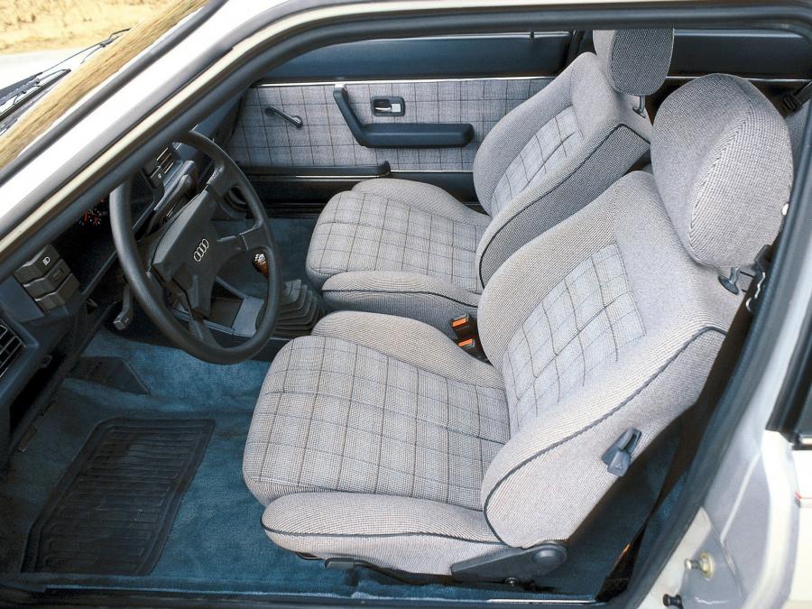 Интерьер Audi Coupe GT (81,85) 1981 года  (фото 8 из 10)